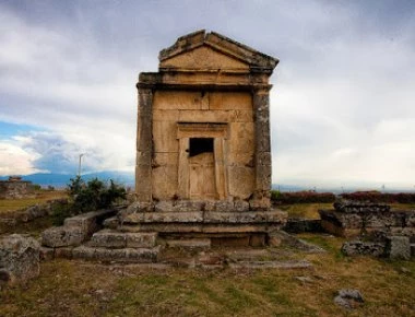 13 μέρη που οι άνθρωποι πίστευαν πως ήταν οι Πύλες του Κάτω Κόσμου